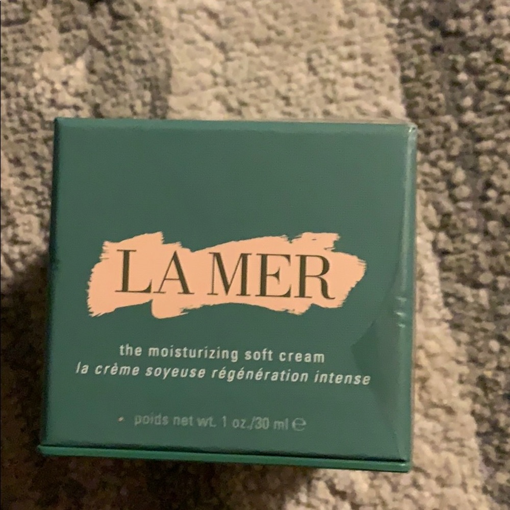 LA MER moisturizing cream